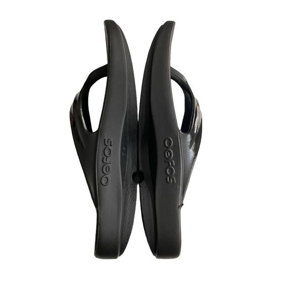 Oofos OOlala Thong Sandal, Black - Picture 4 of 6